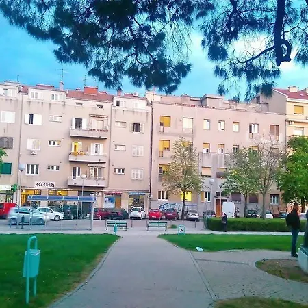 Park Apartment *